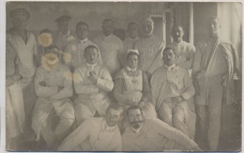 VERKAUFT !!!   AK Foto Helgoland Marinelazarett Gruppenbilld 1. WK Feldpost 1915
