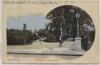 VERKAUFT !!!   AK Quedlinburg Parkanlage mit Kriegerdenkmal Menschen 1910