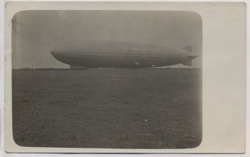 AK Luftschiff Graf Zeppelin LZ 127 am Boden 1930
