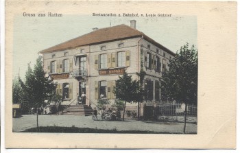 AK Gruss aus Hatten Restauration z. Bahnhof Elsass Bas-Rhin b. Wissembourg Haguenau 1905