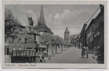 AK Lichtenfels (Oberfranken) Kronacher Straße Denkmal mit Menschen 1942