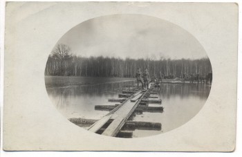 VERKAUFT !!!   AK 1. Weltkrieg provisorisches Eisenbahngleis mit Soldaten 1916