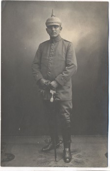VERKAUFT !!!   AK Soldat mit Pickelhaube und Säbel 1.Weltkrieg 1915
