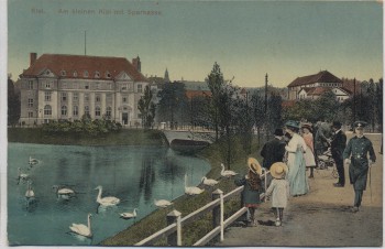 AK Kiel Am kleinen Kiel mit Sparkasse viele Menschen Schwäne 1910