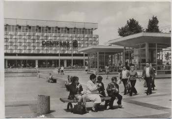 VERKAUFT !!!   AK Foto Schwedt Oder Warenhaus Centrum viele Menschen 1977