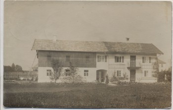 AK Foto Prien am Chiemsee Hausansicht mit Frau 1911 RAR
