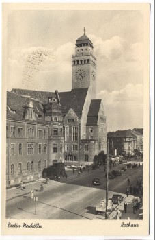 AK Berlin Neukölln Rathaus mit Autos und Menschen 1950