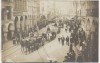 VERKAUFT !!!   AK Foto Münster in Westfalen Studentenumzug Pferdekutschen viele Menschen Geschäft L.A. Brinckmann 1910