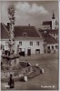 AK Foto Poysdorf Ortsansicht mit Pestsäule Niederösterreich Österreich 1954