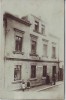 AK Foto Triebes Hausansicht mit Menschen Materialwaren Zeulenroda 1920 RAR