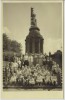 AK Foto Hermannsdenkmal bei Hiddesen Detmold Gruppenbild Ausflug Schwert Austausch Renovierung 1952