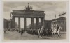 AK Foto Berlin Einzug der Wache durch das Brandenburger Tor Soldaten Wehrmacht Stahlhelm 1938