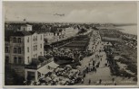 AK Foto Warnemünde Promenade mit Flieger Hotel Pavillon Rostock 1934
