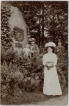 AK Foto Lugknitz Łęknica Partie im Park mit Denkmal und Menschen bei Sorau Żary Neumark / Ostbrandenburg Polen 1920 RAR