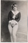 VERKAUFT !!!   AK Foto Frau stehend mit Mütze nackt nude Hände halb verschlossen YR Paris 1910