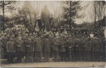 AK Foto Bad Wörishofen Gruppenfoto Soldaten mit Kneipp-Statue Lazarett 1. WK Feldpost 1916 RAR