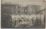 AK Foto Neumünster Soldaten vor Gebäude Feldpost Stempel Reserve-Lazarett 1917
