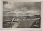 AK Foto Hamburg Fuhlsbüttel Blick auf den Flughafen mit Douglas DC-3C G-AGJV 1954