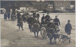 AK Foto Original Aufnahme vom feindlichen Kriegsschauplatz Belgische Maschinengewehre auf dem Wege zur Feuerlinie Hunde als Gespann 1. WK Verlag Gustav Liersch 1915